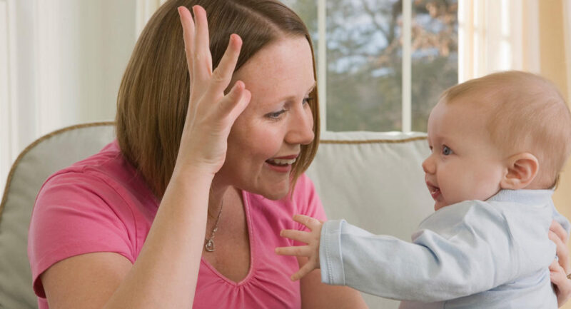 مزایای آموزش زبان اشاره به نوزادان