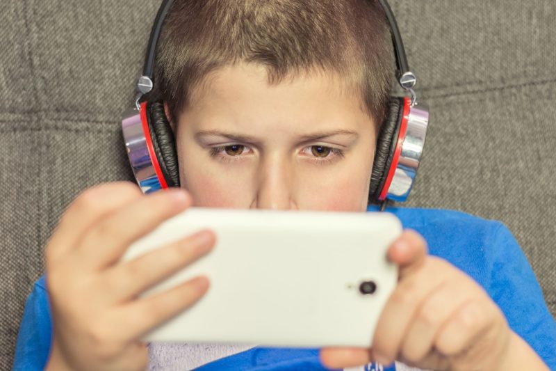 نقش رسانه های دیجیتال در بیش فعالی و نقص توجه نوجوانان