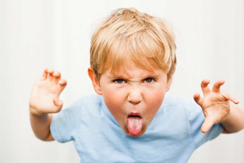کودکان خشم خود را چگونه نشان می دهند