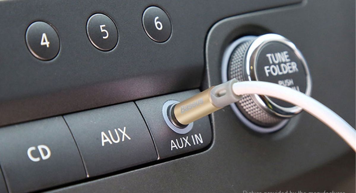 اتصال به سیستم صوتی از طریق :AUX